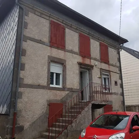 Maison De 2 Avec Jardin Clos A Et Saint Anastaise Hébergement de vacances *